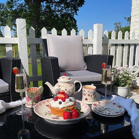 Church Farm Bed & Breakfast Thurlton Bagian luar foto